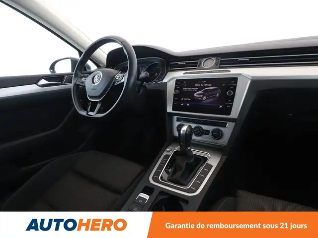 Volkswagen Passat view 13