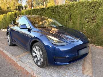 Long Range Dual Motor AWD · Bola de remolque