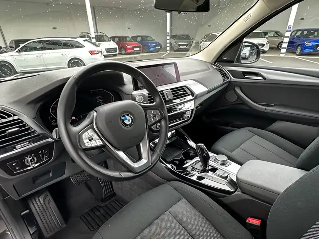 BMW X3 view 11
