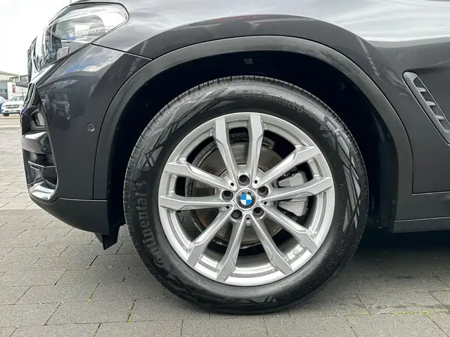 BMW X3 view 9