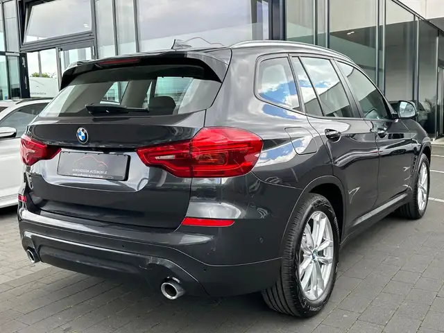 BMW X3 view 4