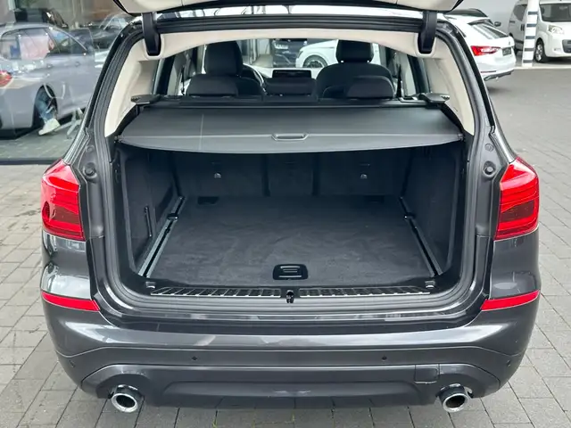 BMW X3 view 8