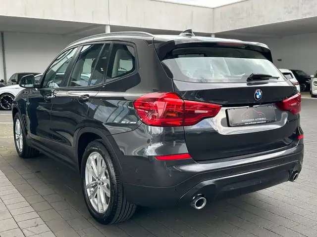 BMW X3 view 3