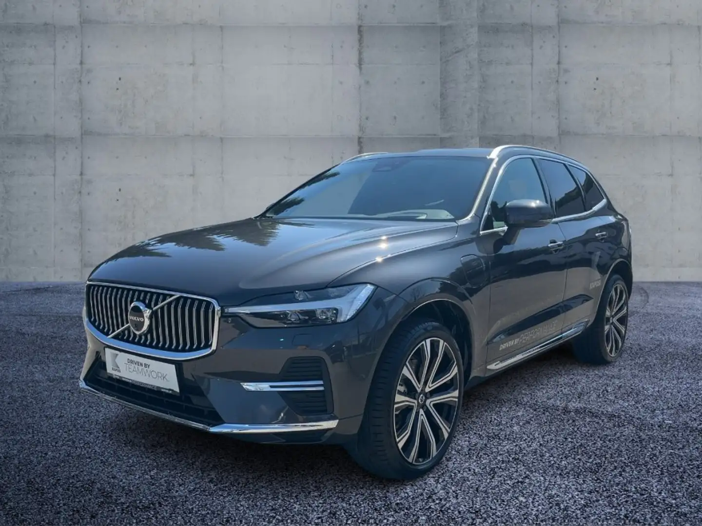Volvo XC60 Ultra T6 AWD 2l Plug-In Grau - 1