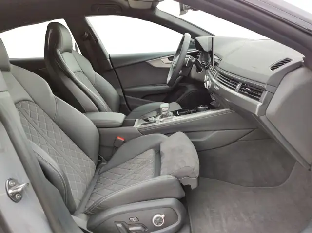 Audi RS5 view 10