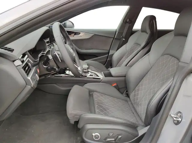 Audi RS5 view 11