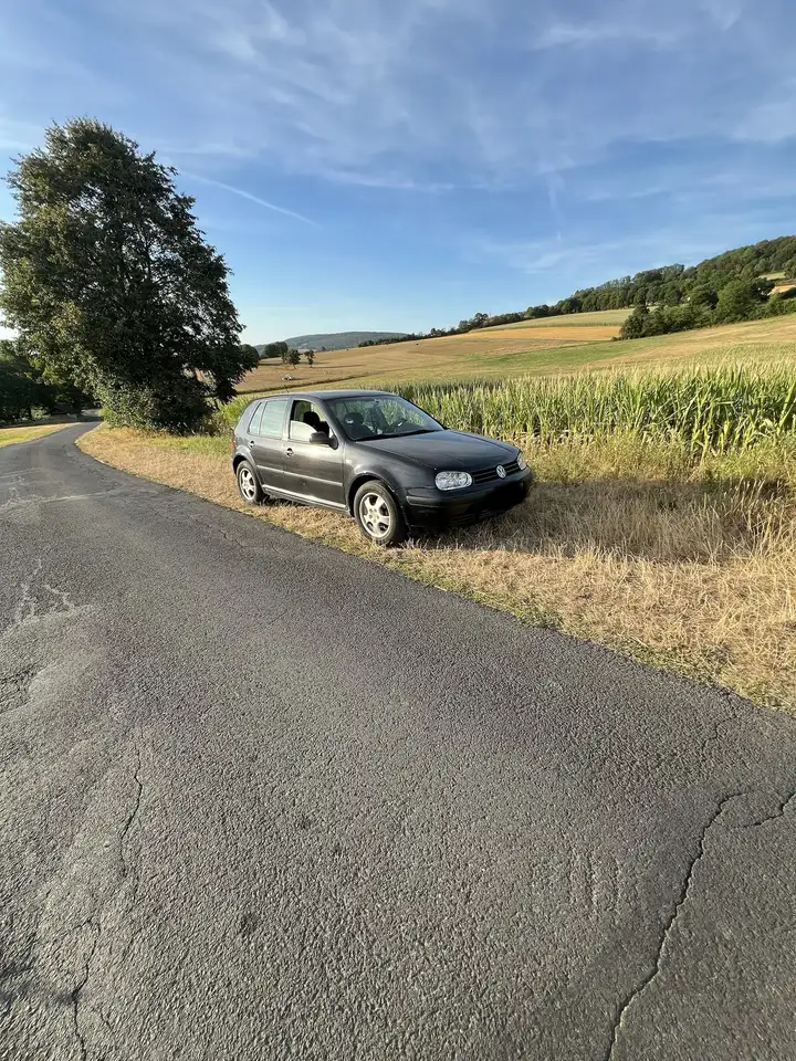 Volkswagen Golf 4 (1999) — 5-Türer, Alufelgen, Sch, foto 1