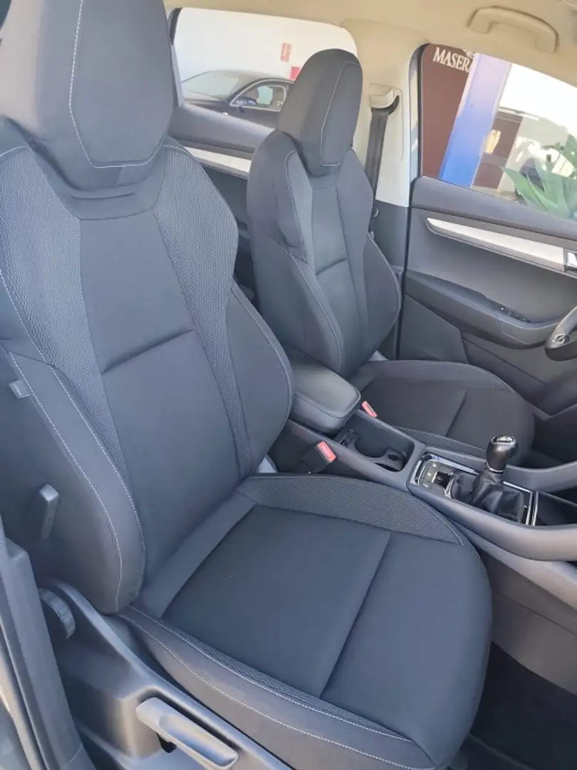 Skoda Karoq 2.0TDI Adblue Ambition 85kW Gris - 2