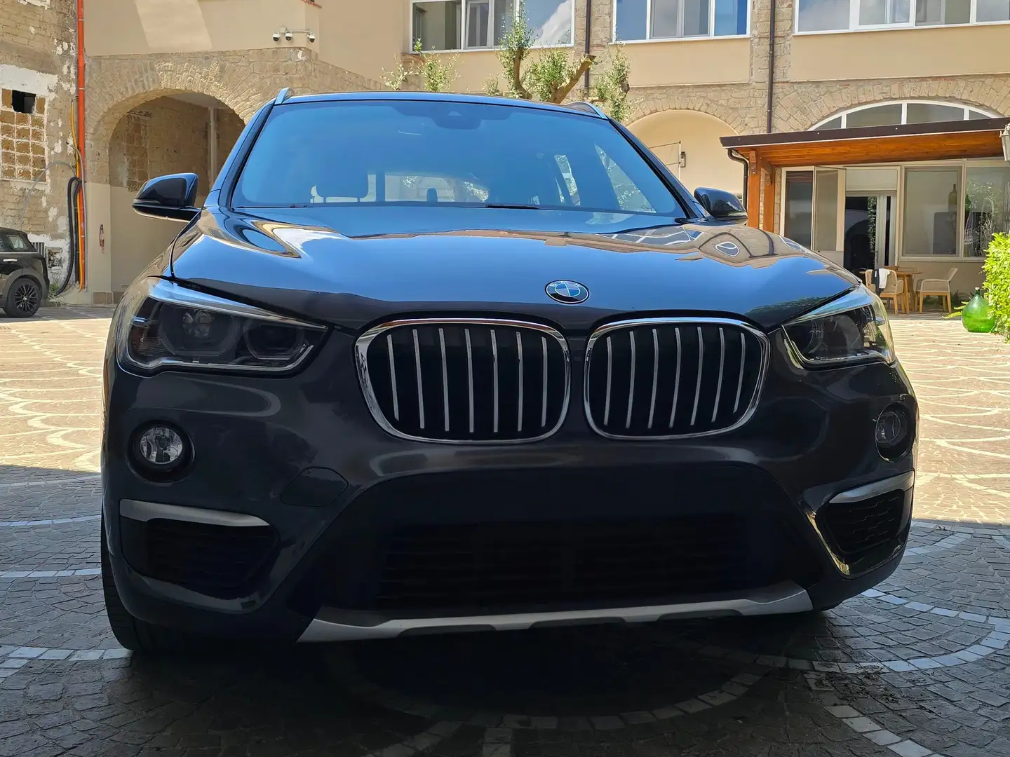 BMW X1 X1 F48 sdrive18d xLine auto Grijs - 2