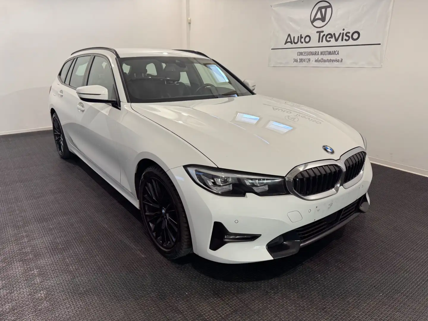 BMW 320 320d Touring Sport 190CV Automatico Bianco - 2