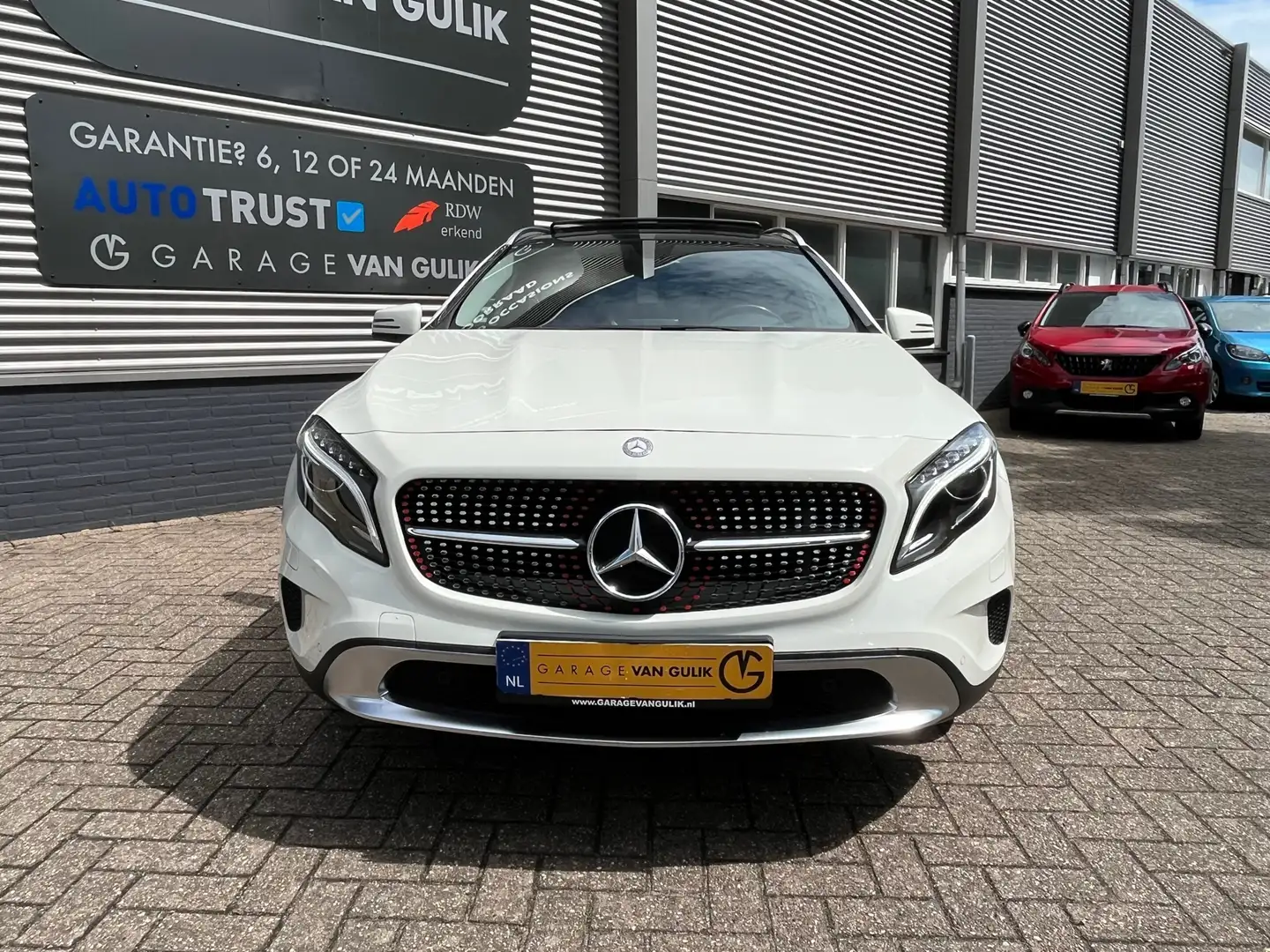 Mercedes-Benz GLA 180 122PK Airco,Navi,Panodak,Camera,PdcV+A,Stoelverw., Weiß - 2