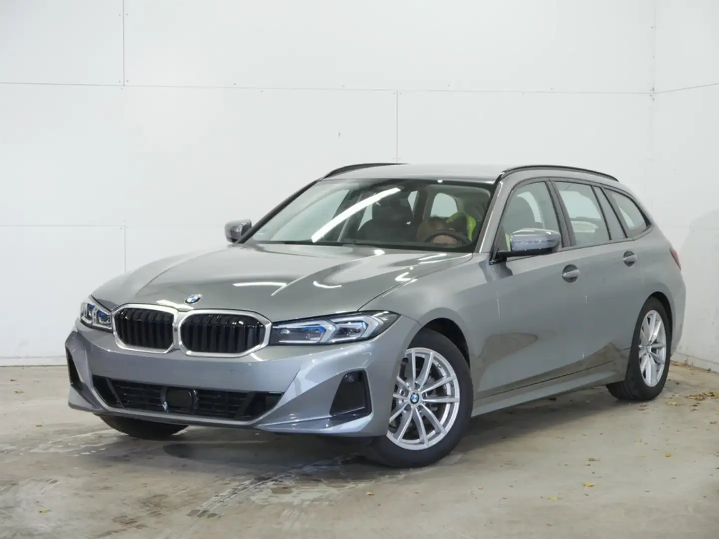 BMW 318 i Touring Auto Innovationsp. Klimaaut. AHK Grau - 2