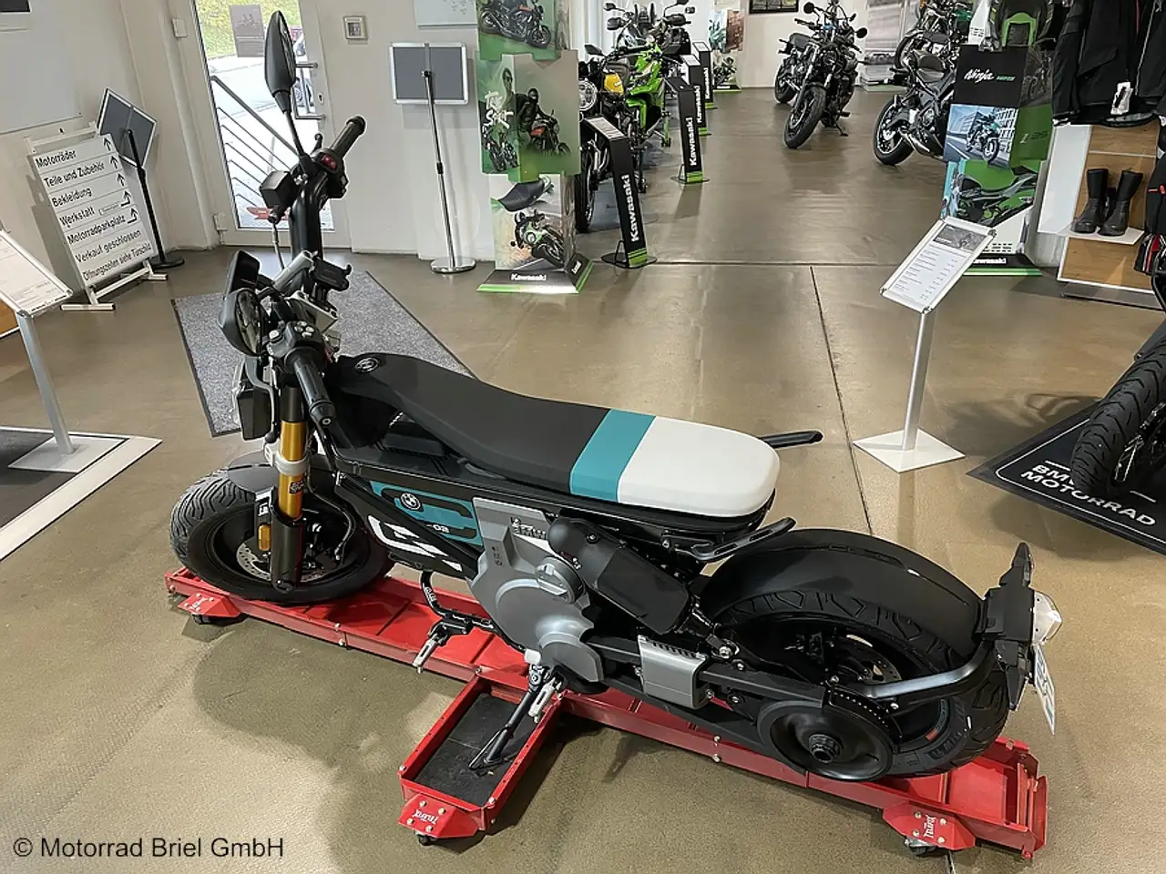 BMW CE 02