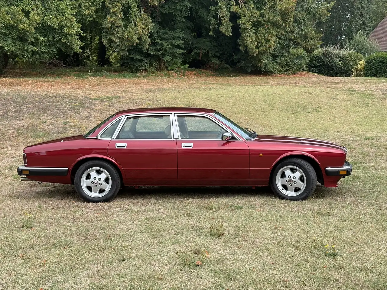 Jaguar XJ40, foto 1