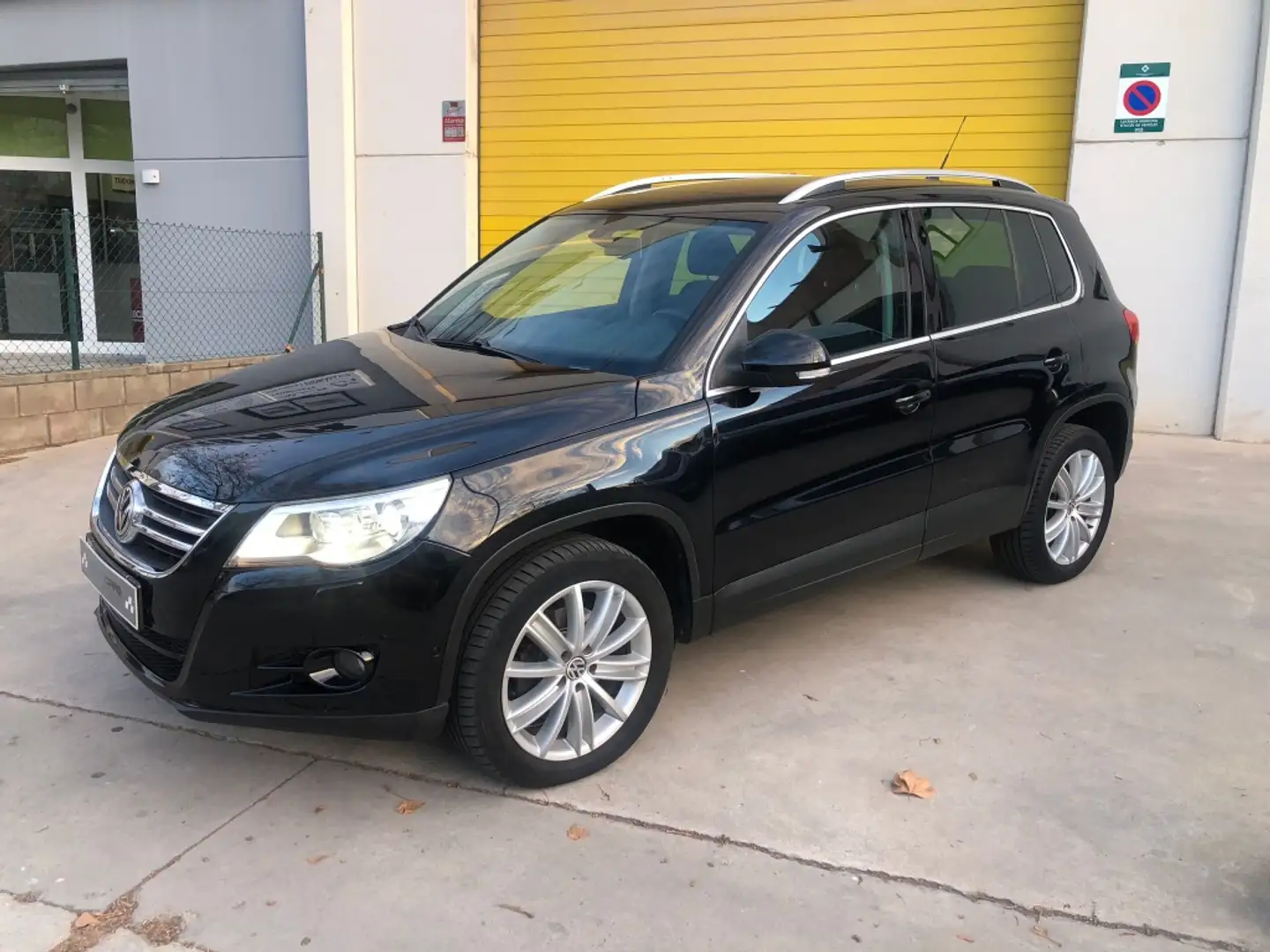 Volkswagen Tiguan 2.0TDI BMT Sport 4M DSG 140 Negro - 2