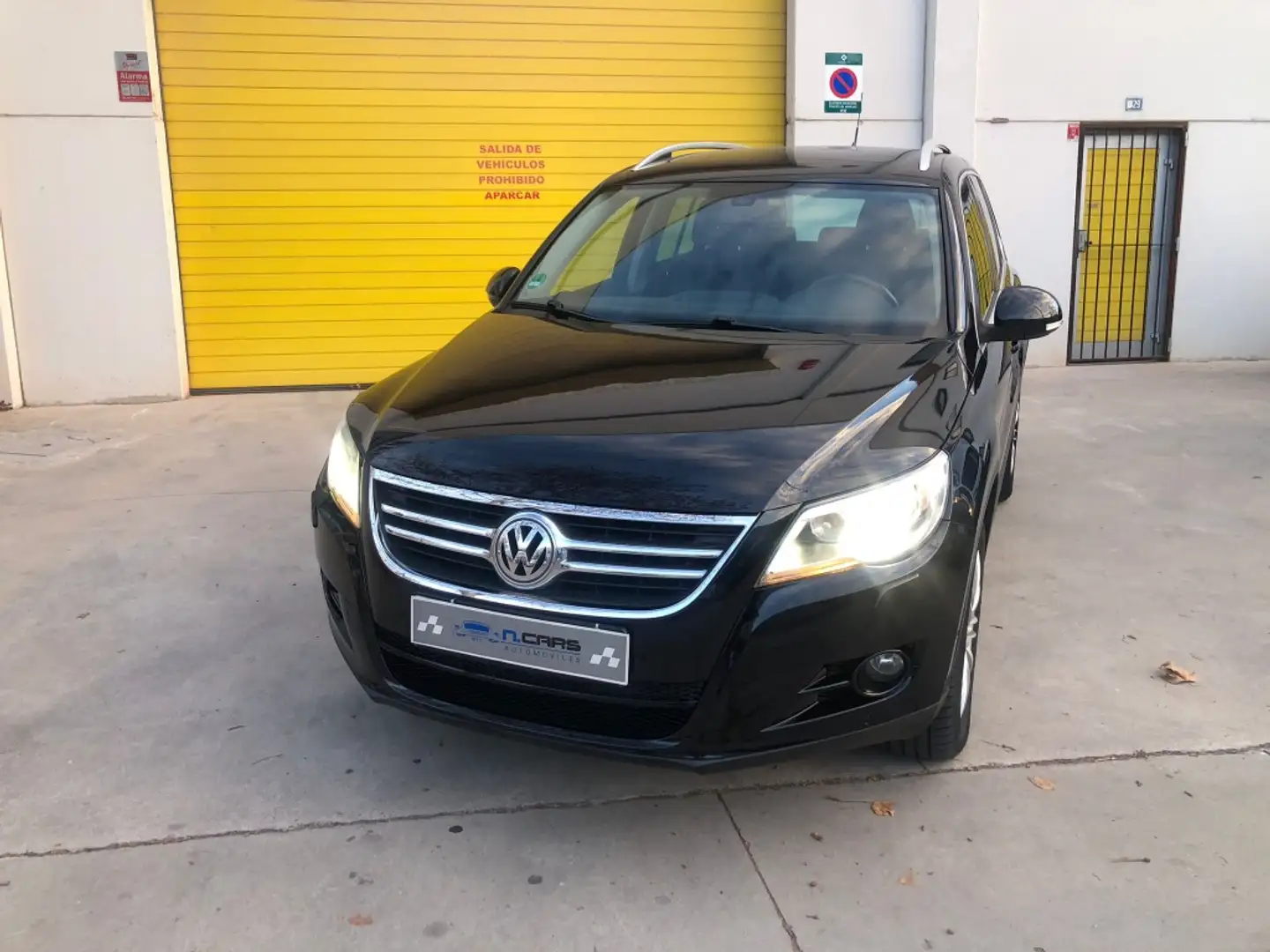 Volkswagen Tiguan 2.0TDI BMT Sport 4M DSG 140 Schwarz - 1