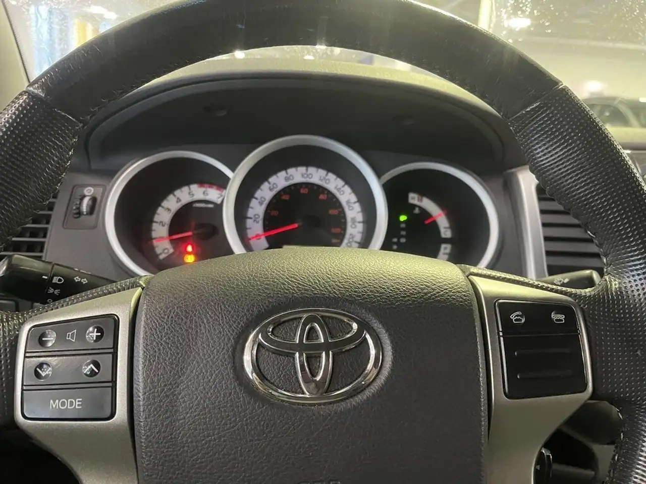 Toyota Tacoma снимка Toyota Tacoma