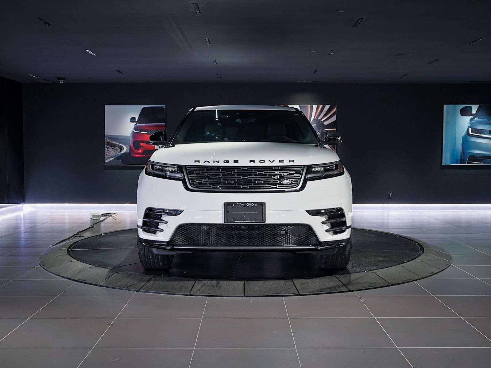 2026 Land Rover Range Rover Velar Dynamic SE | Sunroof | Navigation | Bluetooth | He — снимка 1