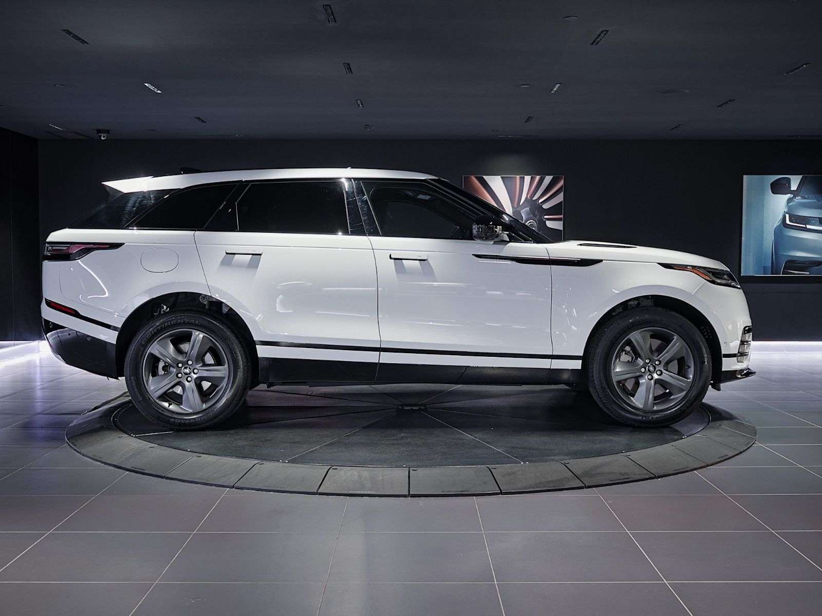 2026 Land Rover Range Rover Velar Dynamic SE | Sunroof | Navigation | Bluetooth | He — снимка 1