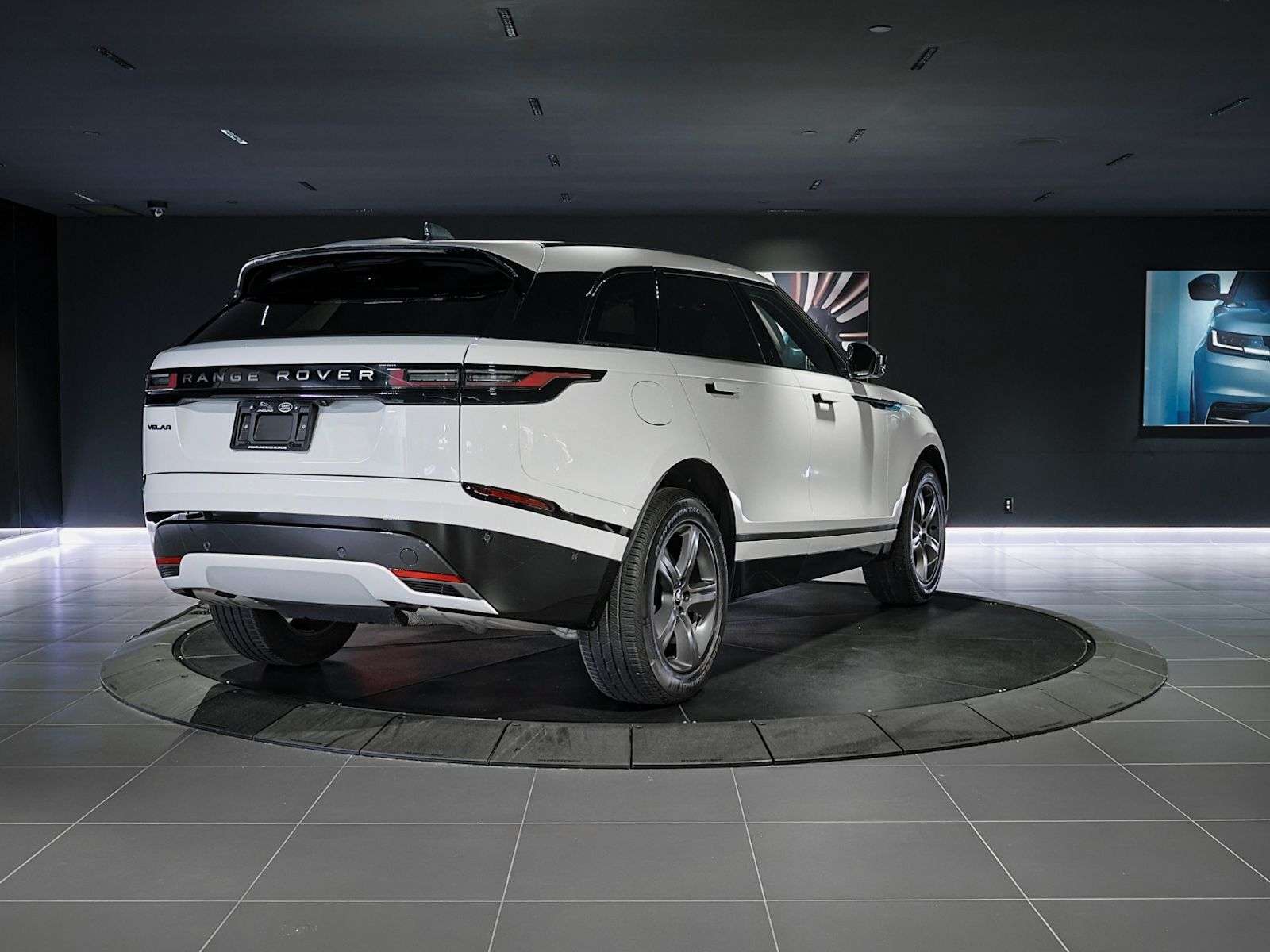 2026 Land Rover Range Rover Velar Dynamic SE | Sunroof | Navigation | Bluetooth | He — снимка 1