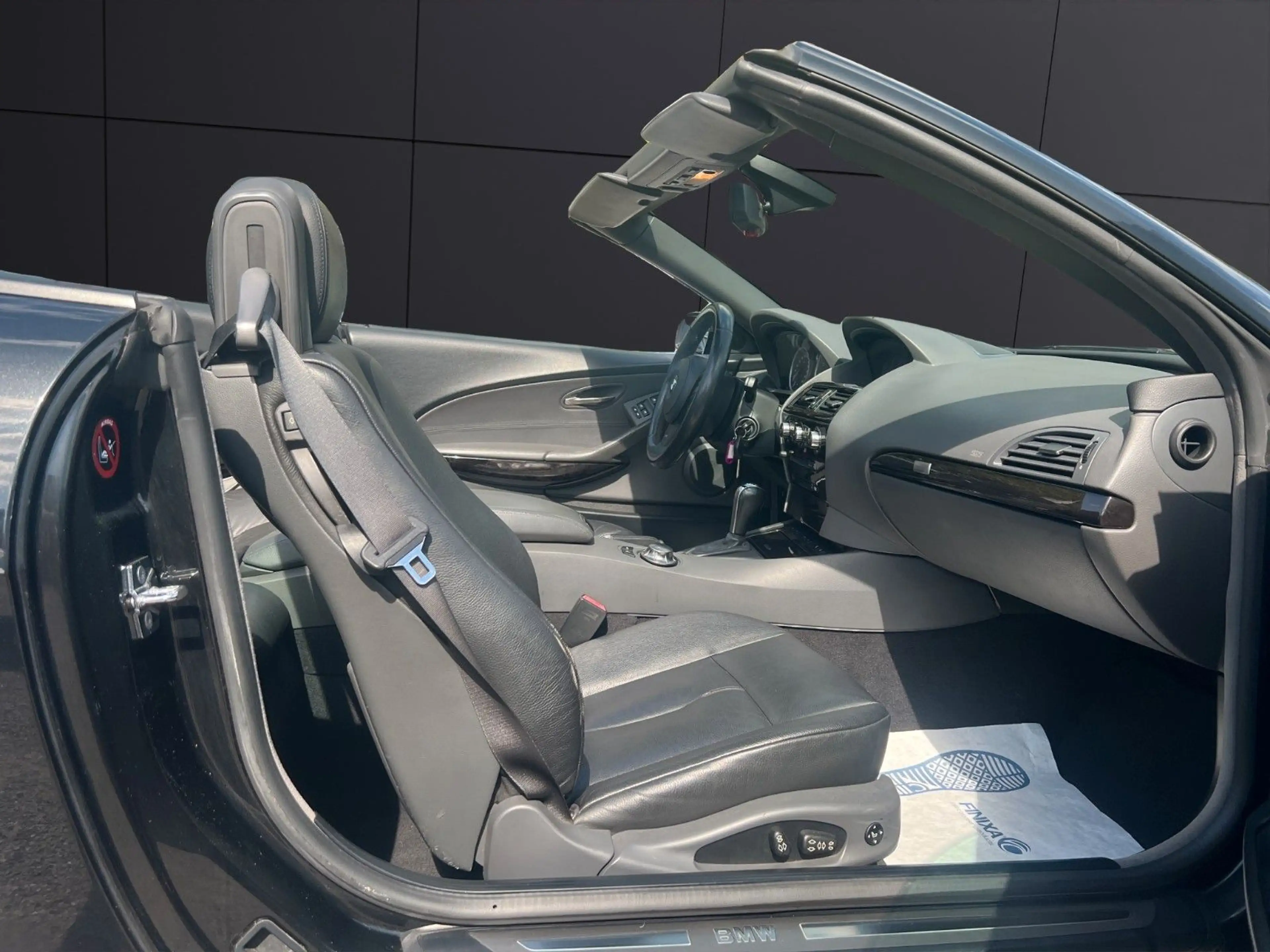 BMW 630 i Cabrio / AUTOMATIK / LEDER / NAVI / XENNON — photo 11