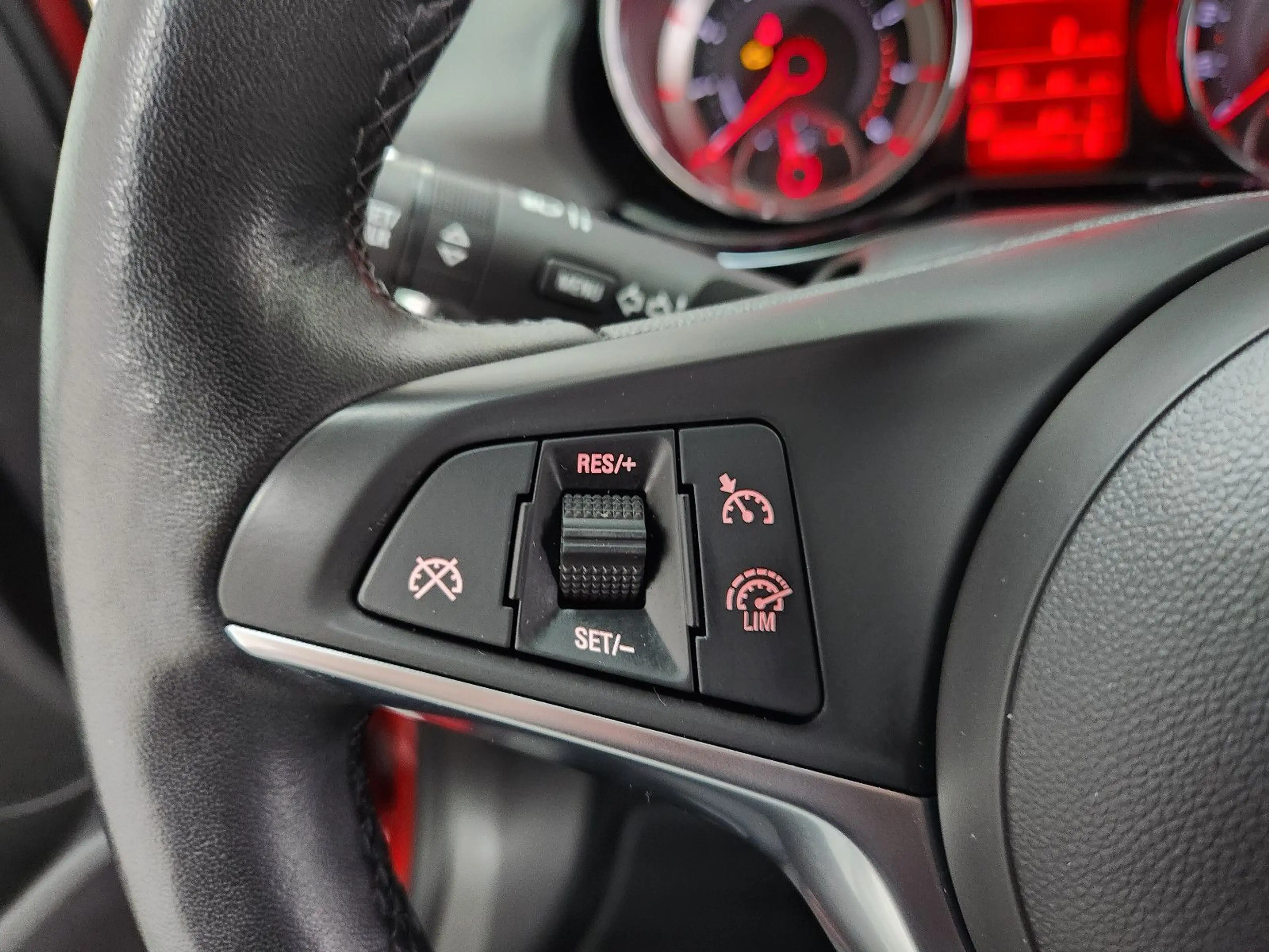 Opel Adam BLACK JACK 1.4 87PS SHZ TEL CarPlay M&S PDC — photo 12