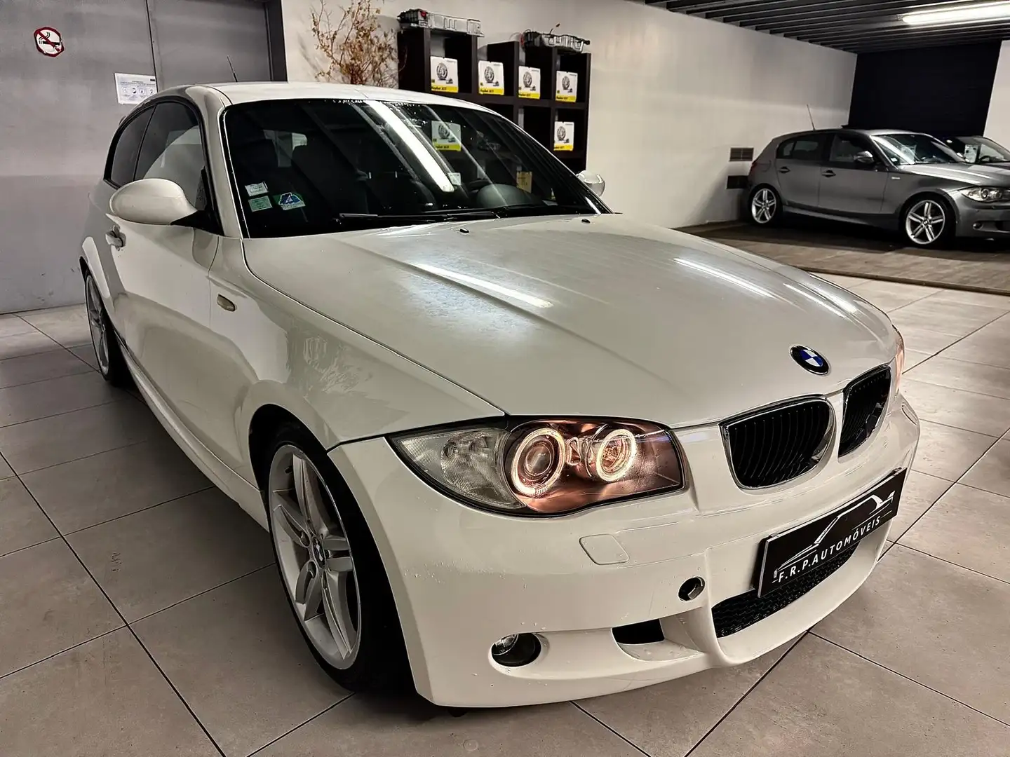 BMW 118 118d 143 ch Sport Design Blanc - 2