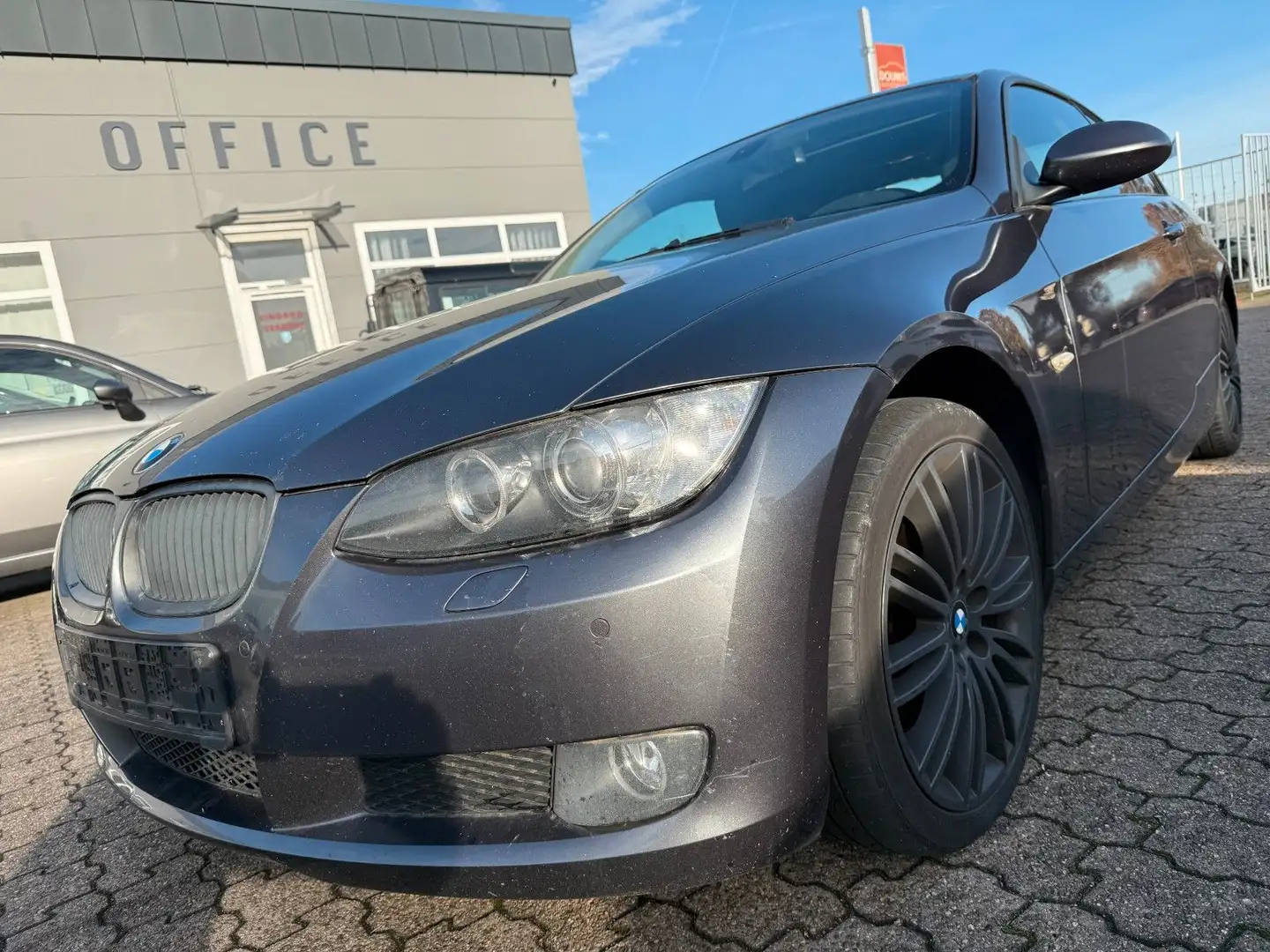 BMW 320 d Coupe Automatik Leder, Navi, Grau - 2