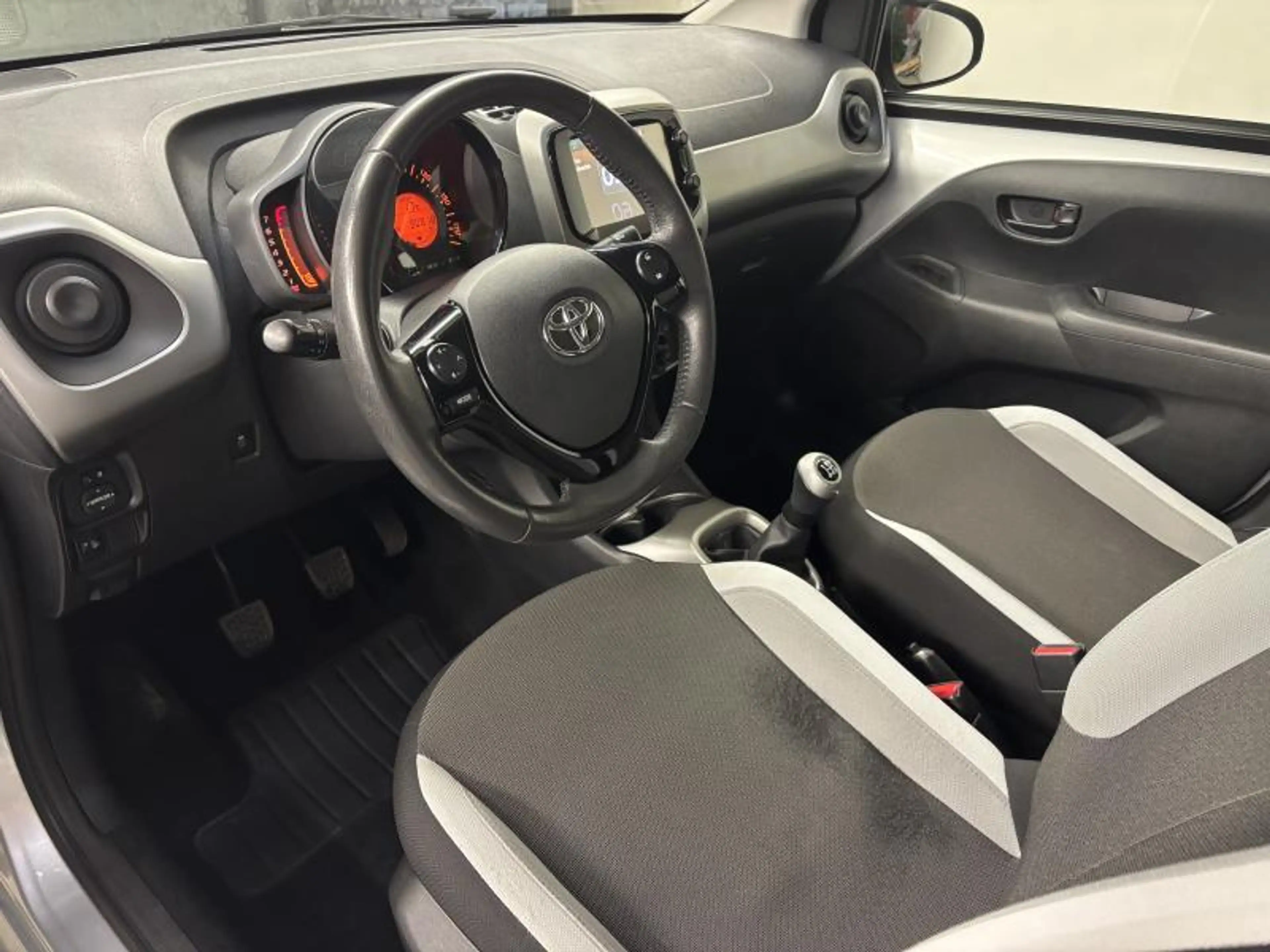 Toyota Aygo Play — photo 4