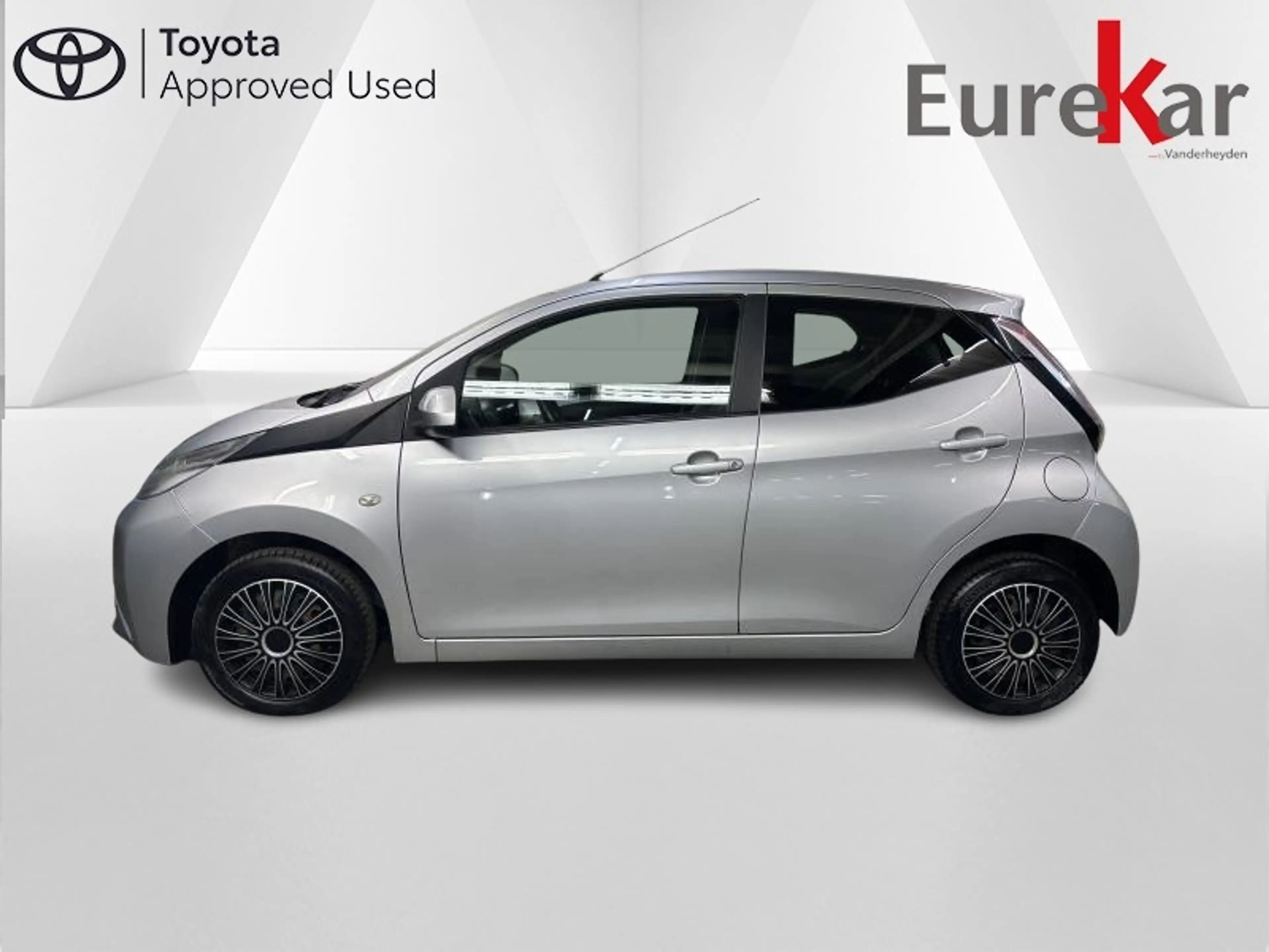 Toyota Aygo Play — photo 2