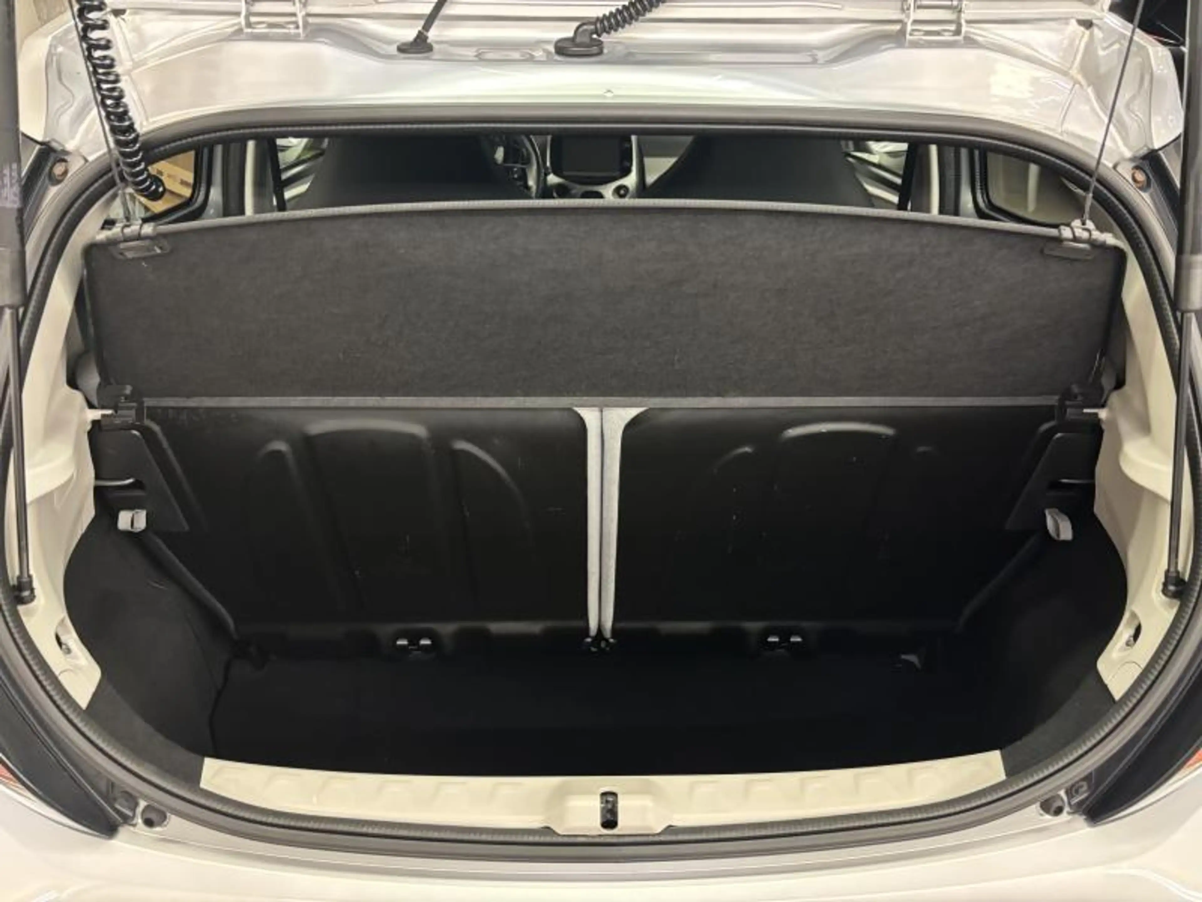 Toyota Aygo Play — photo 11
