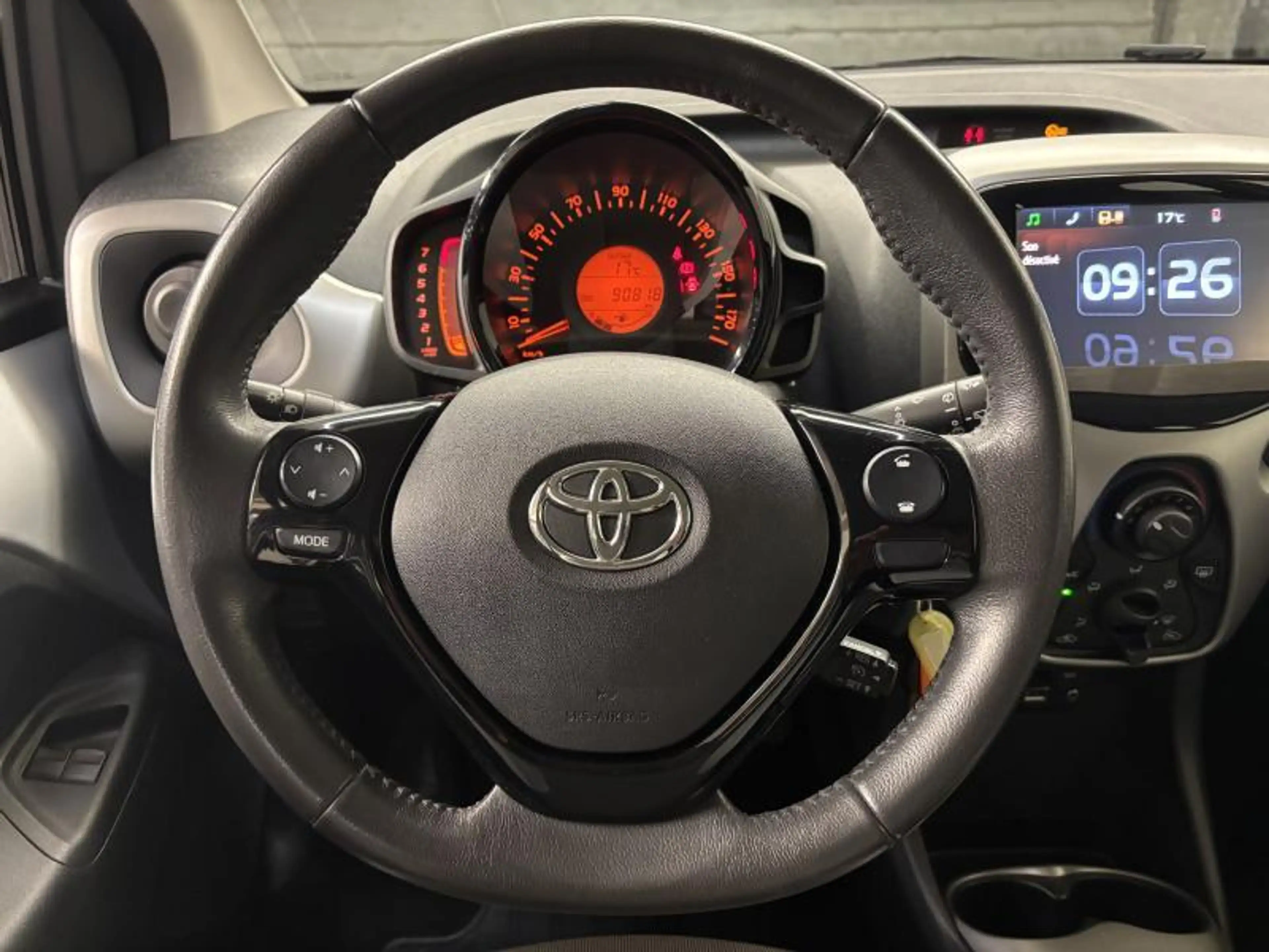 Toyota Aygo Play — photo 8
