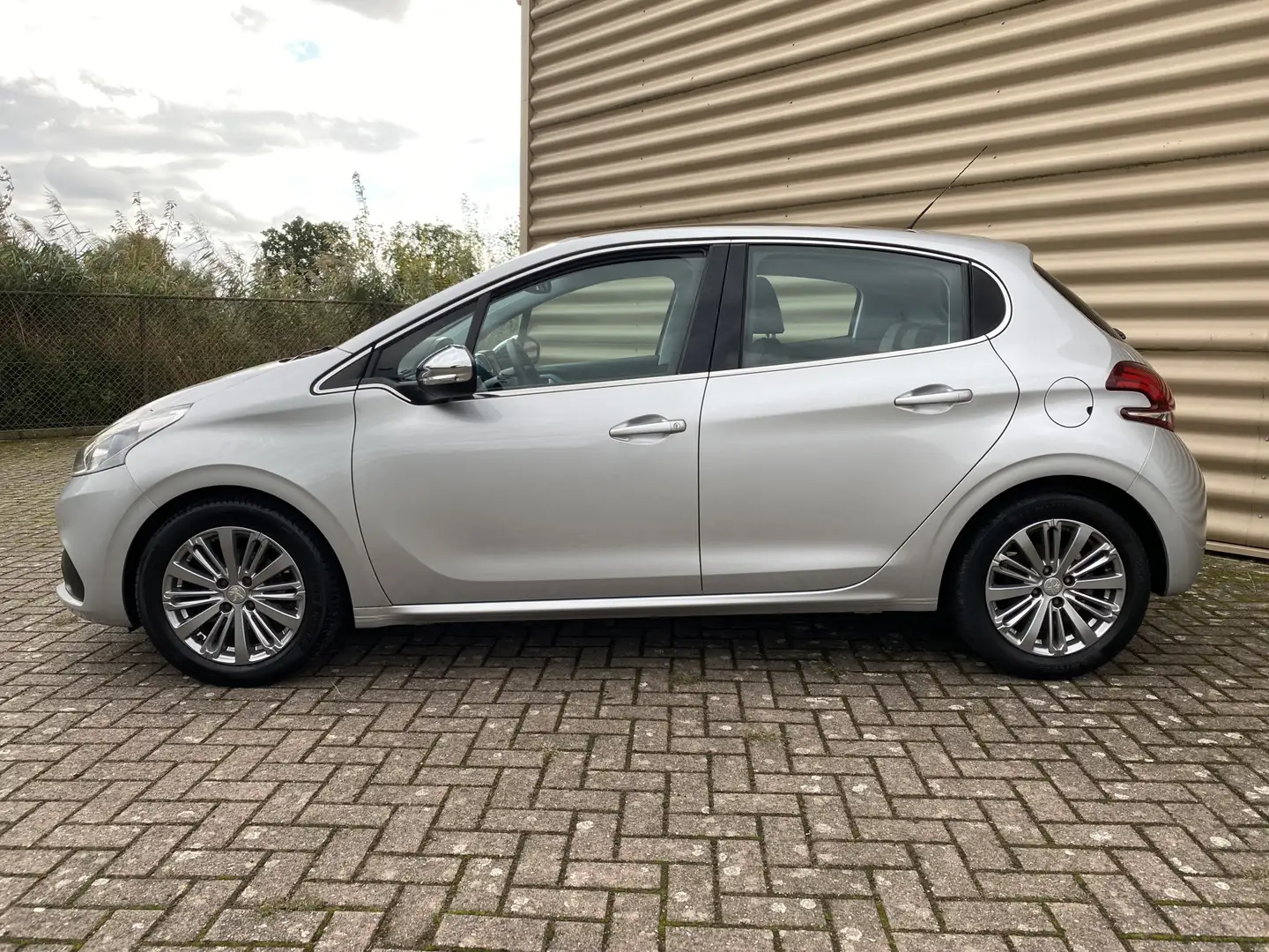 Peugeot 208 1.2 PureTech Allure 5 Deurs [ panoramadak,leer,fm Grigio - 2