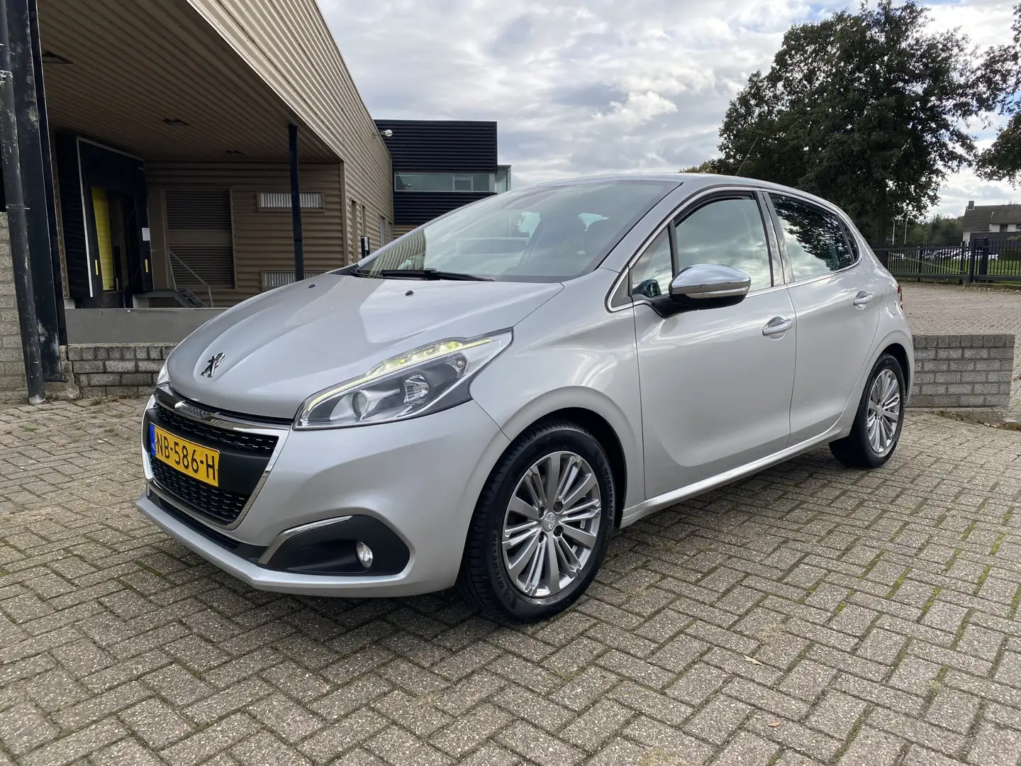 Peugeot 208 1.2 PureTech Allure 5 Deurs [ panoramadak,leer,fm Grigio - 1