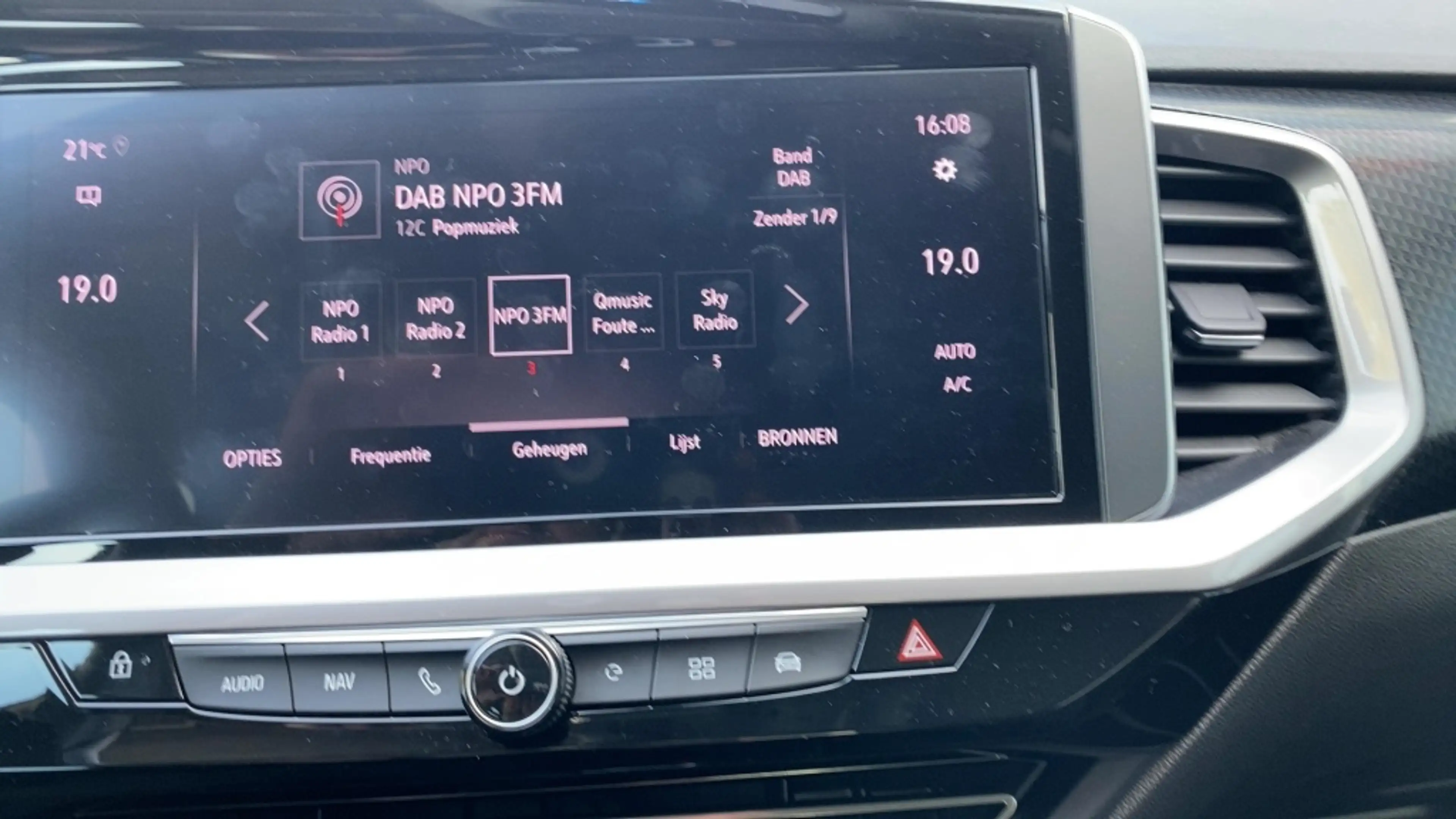 Opel Grandland 1.6 T. plug-in Hybride GS Line — photo 15