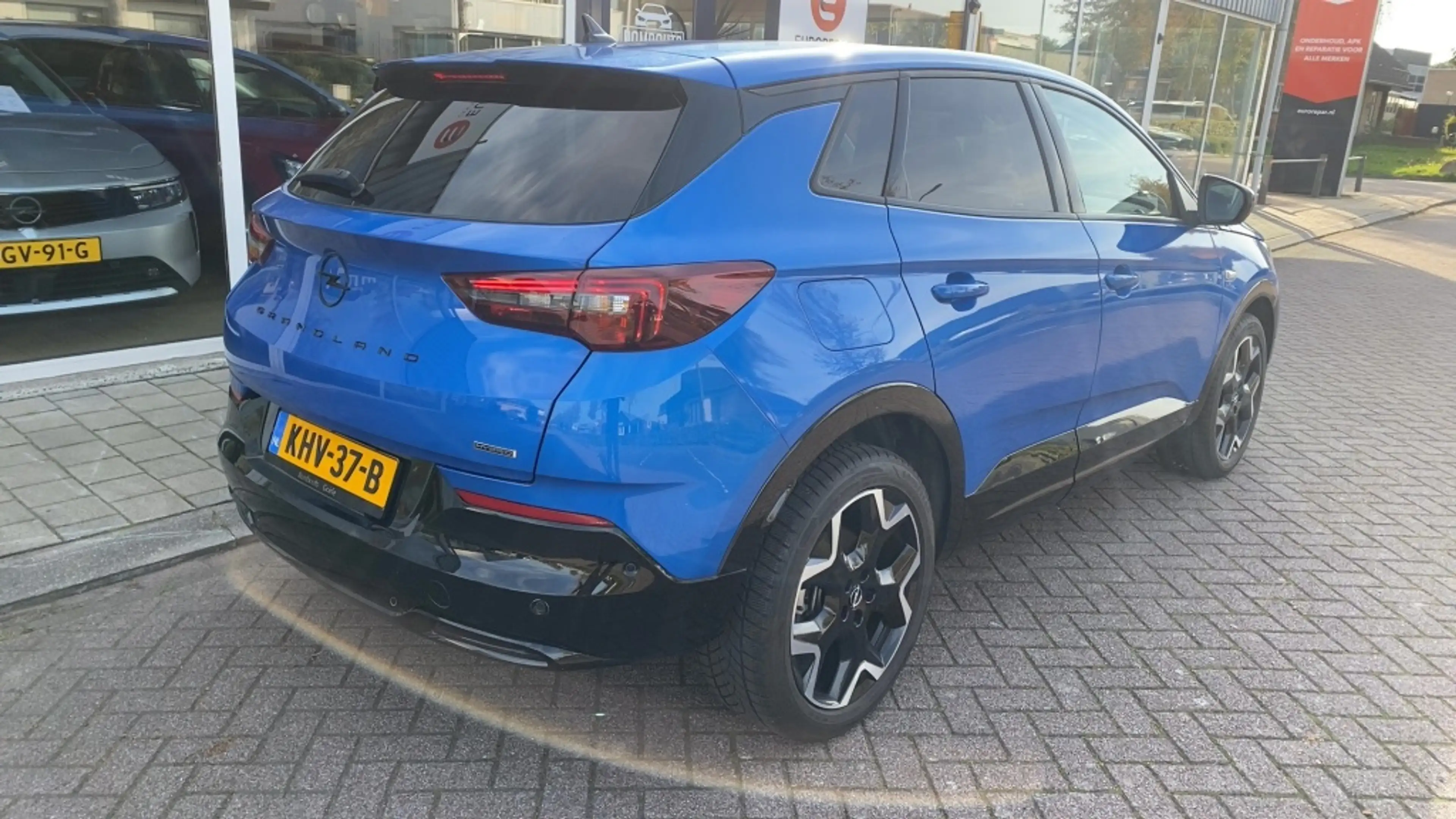 Opel Grandland 1.6 T. plug-in Hybride GS Line — photo 28