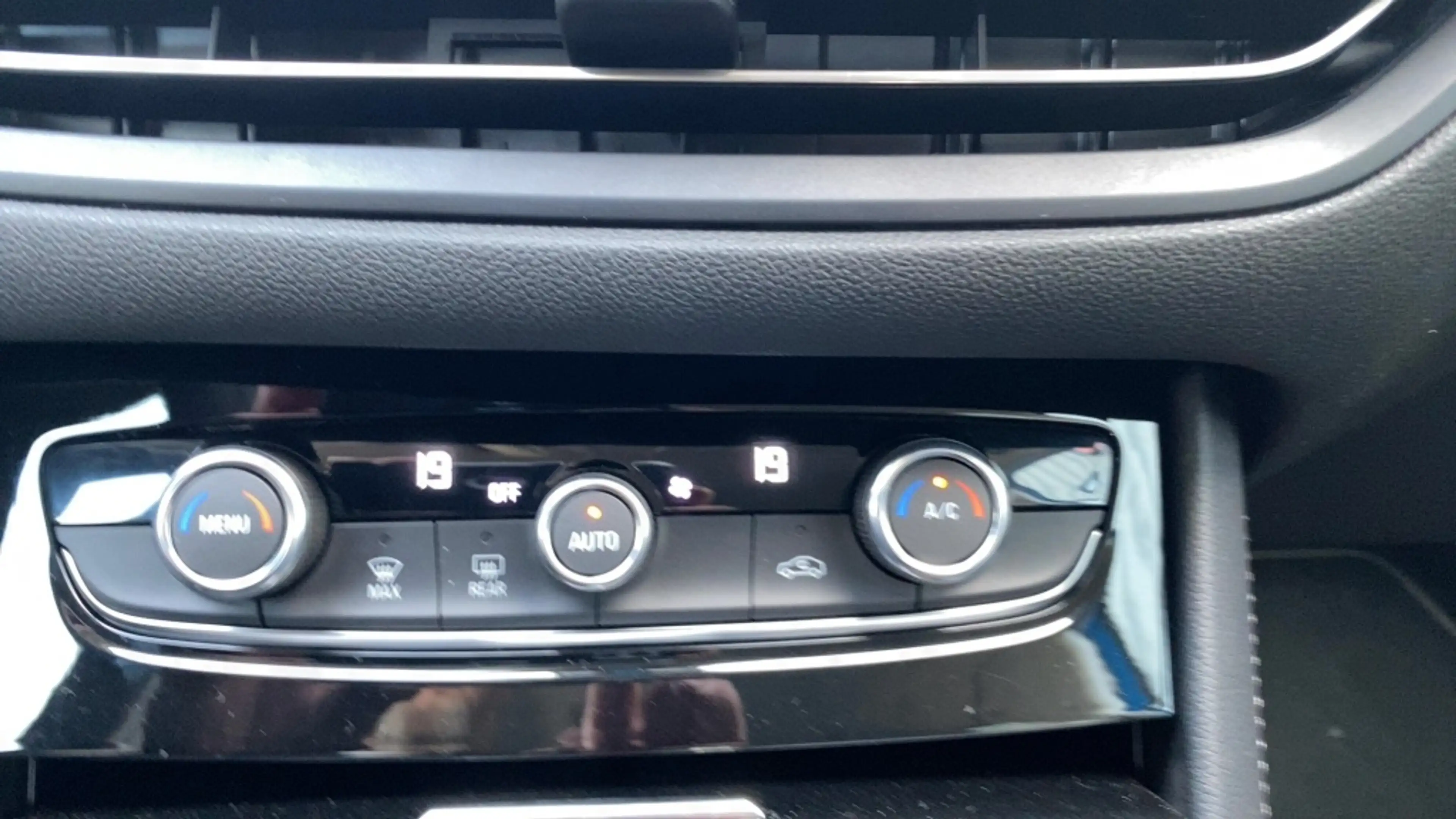 Opel Grandland 1.6 T. plug-in Hybride GS Line — photo 18