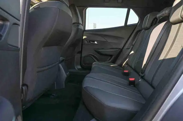 Peugeot 2008 view 11