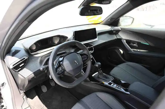 Peugeot 2008 view 8