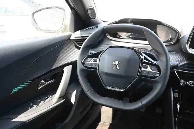 Peugeot 2008 view 12