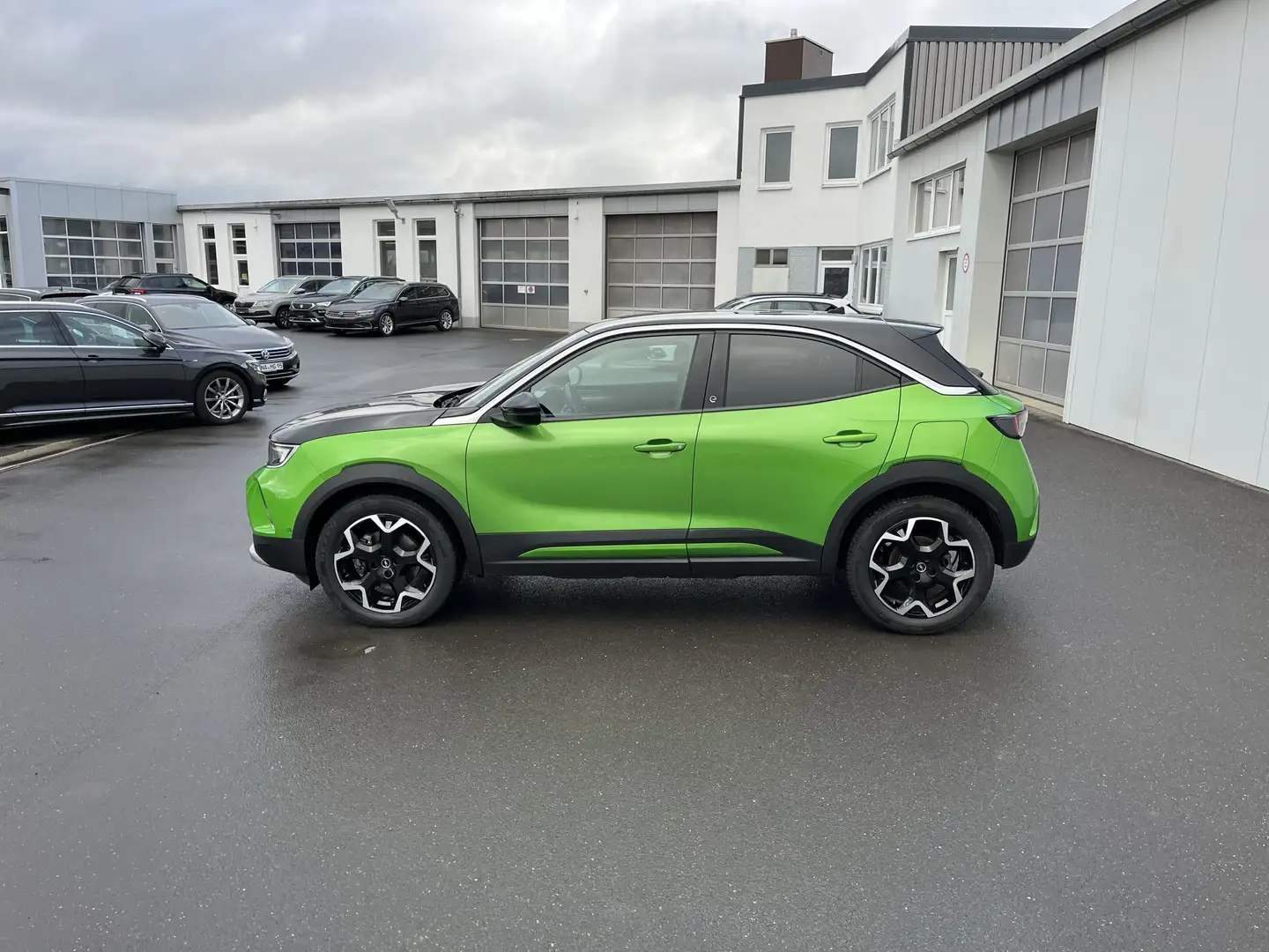 Opel Mokka-E Ultimate 94€ m. 20% Anzahlung CCS 3-Phasen Navi Grün - 2