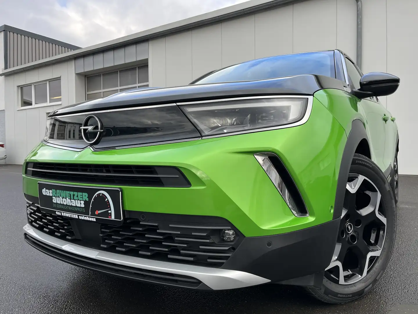 Opel Mokka-E Ultimate 94€ m. 20% Anzahlung CCS 3-Phasen Navi Grün - 1