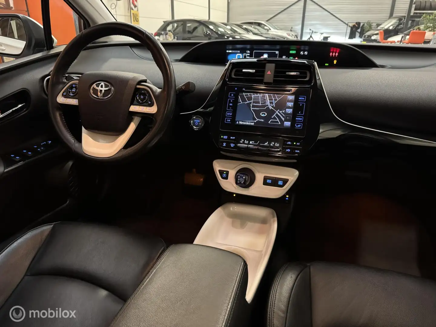 Toyota Prius 1.8 Executive Leer|Navi|HUD|Stoelverwarming Wit - 2