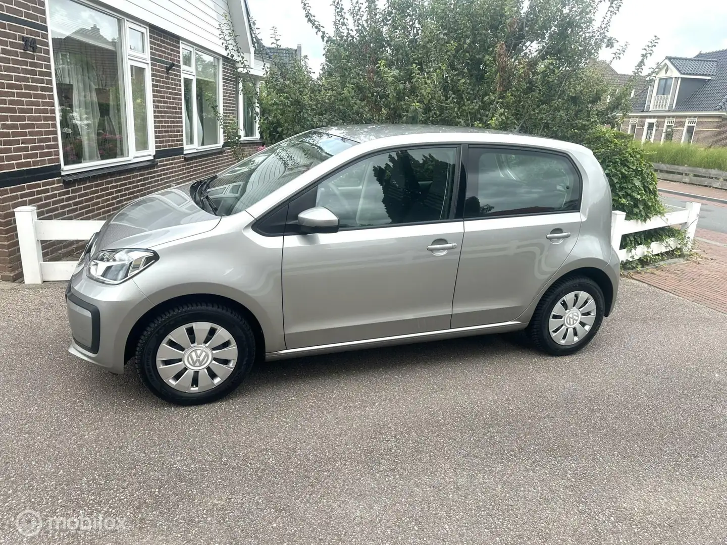 Volkswagen up! 1.0 BMT move up! 5-DEURS AIRCO BLUETOOTH 1E EIGENA Gris - 2