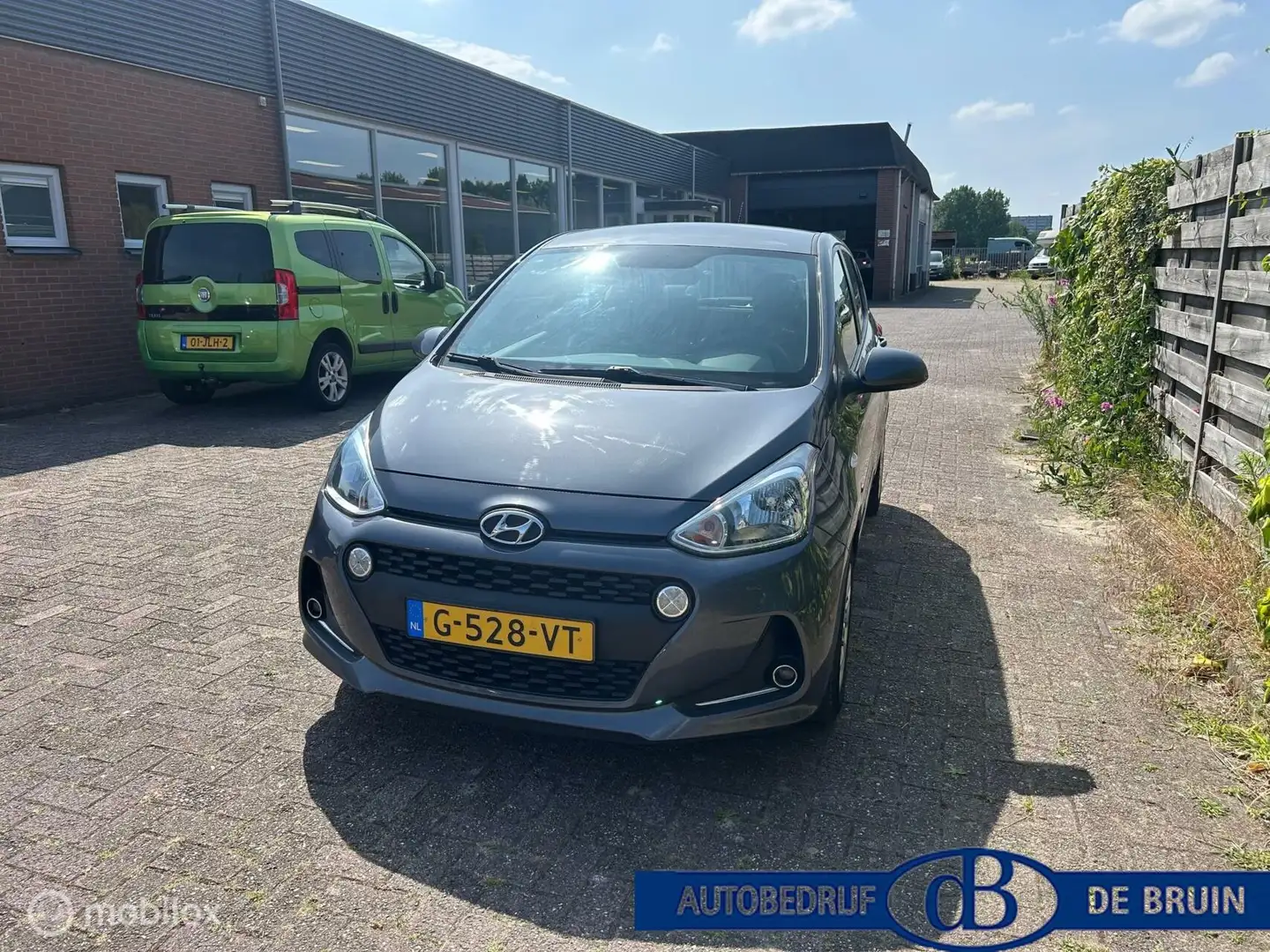 Hyundai i10 1.0i Comfort Grijs - 2