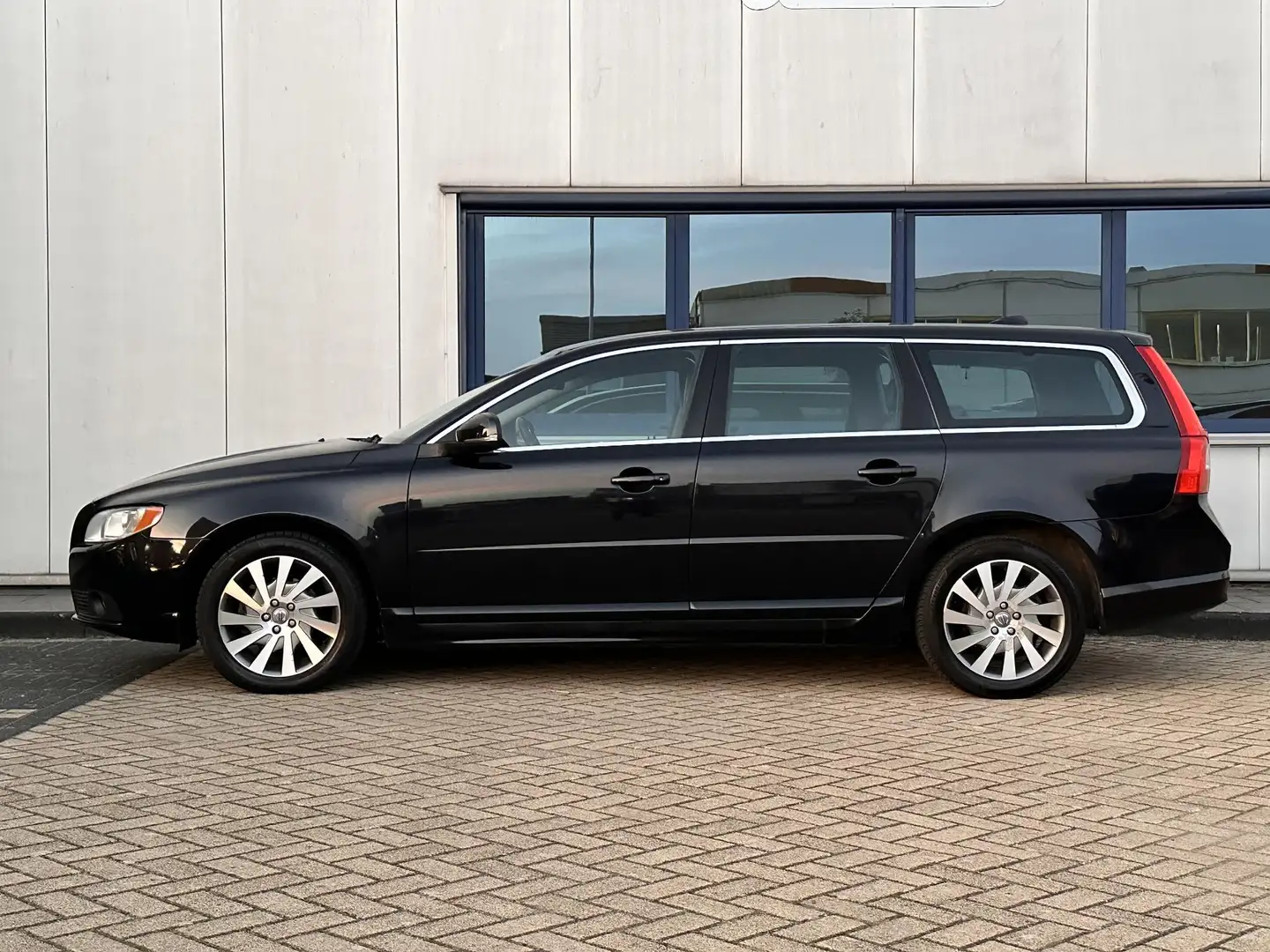 Volvo V70 1.6 T4 Limited Edition l Veel onderhoud gehad rece Zwart - 2