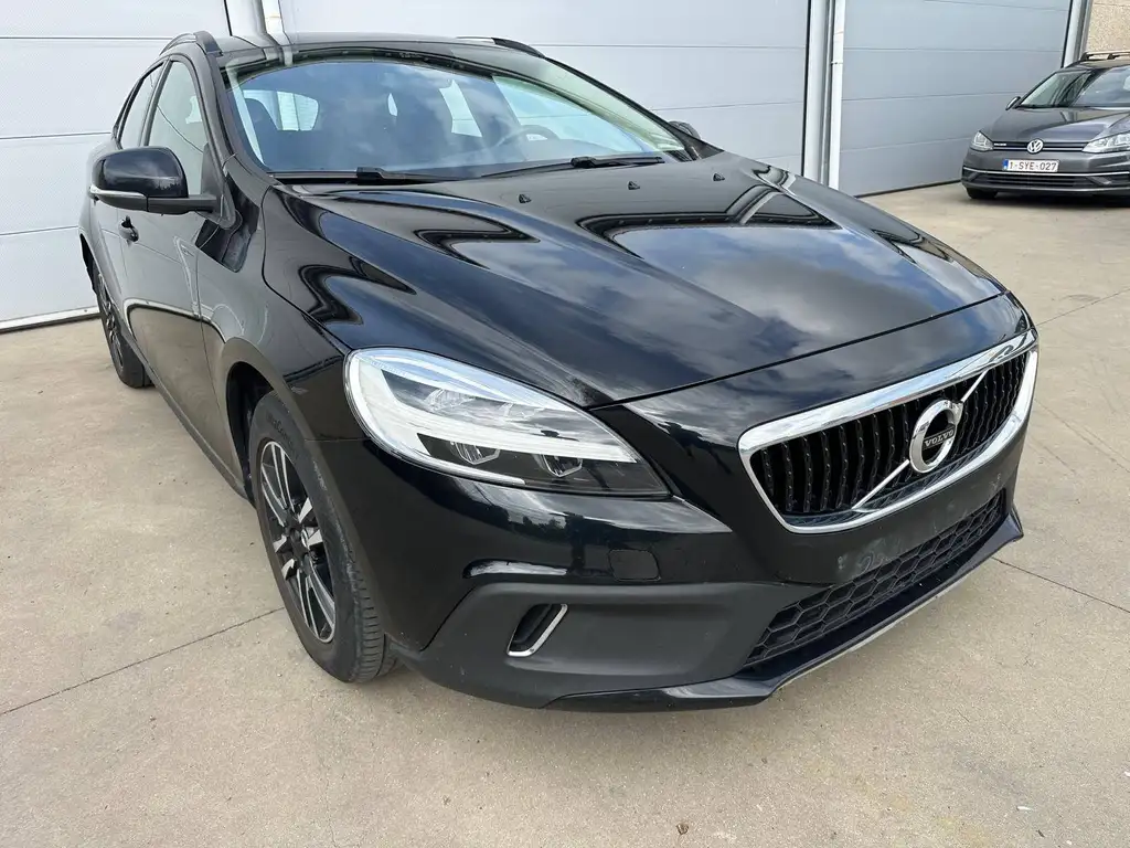 Volvo V40 Cross Country 2019 из Европы — купить под ключ