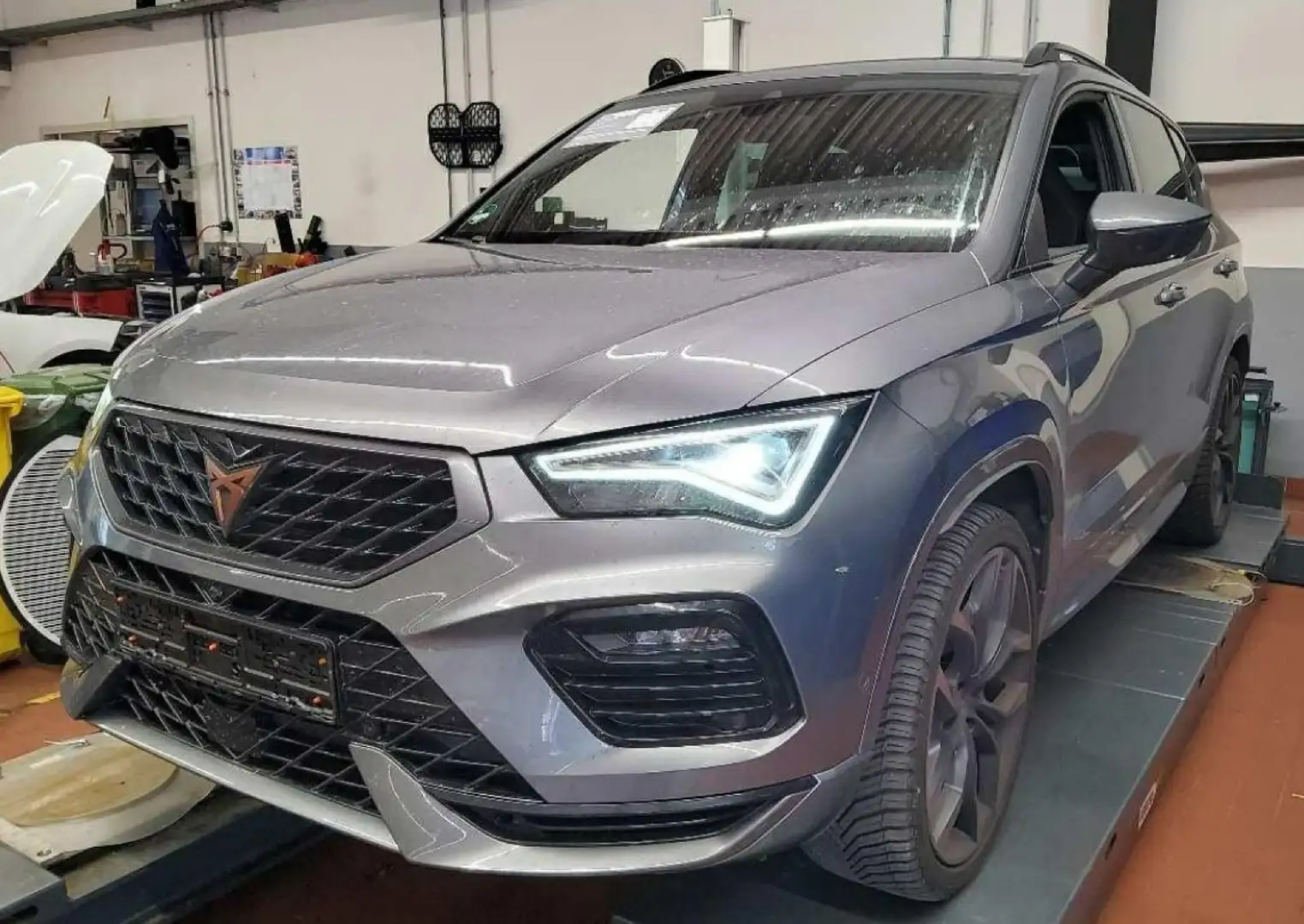 CUPRA Ateca 2.0 TSI 4Drive DSG Grau - 2