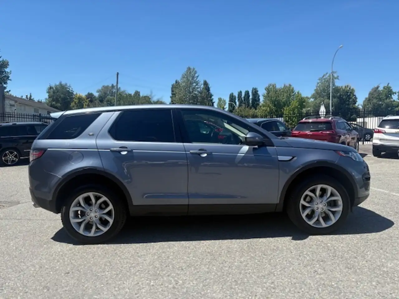 Land Rover Discovery Sport снимка Land Rover Discovery Sport