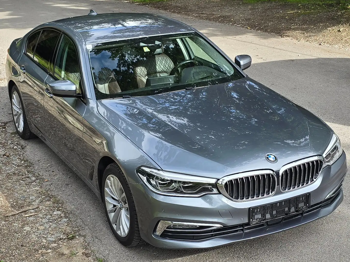 BMW 530 530i xDrive Automatik Sitzmassage Luxury Line Grau - 2